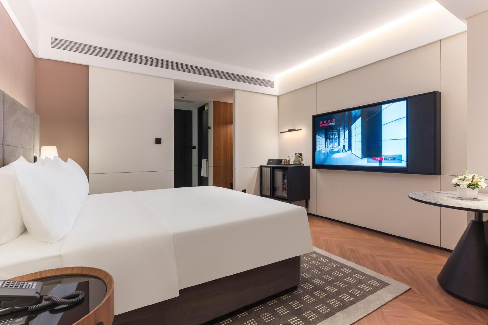 Intercity Xuhui Binjiang International Media Port Hotel 4*