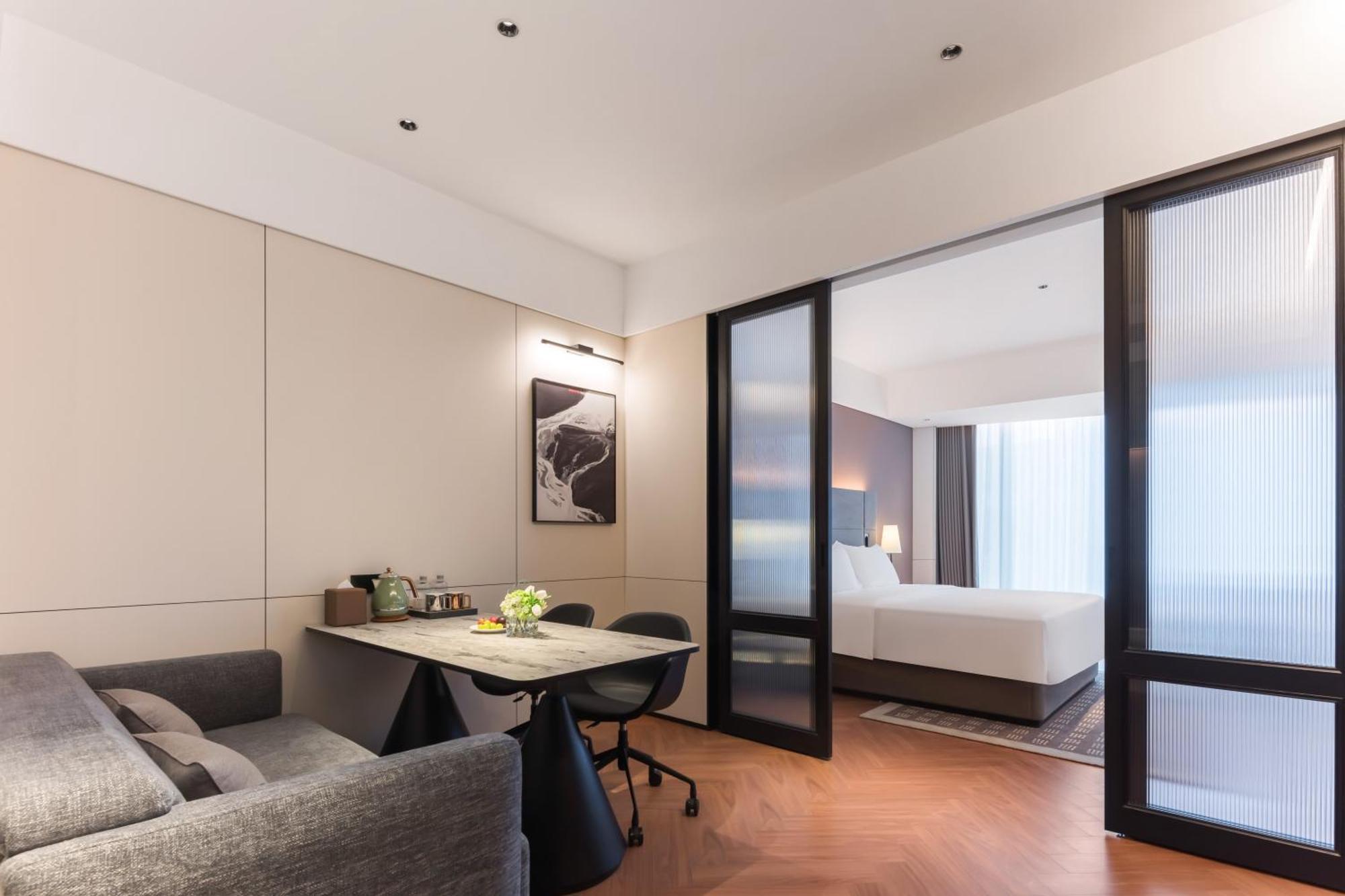 Intercity Xuhui Binjiang International Media Port 4*